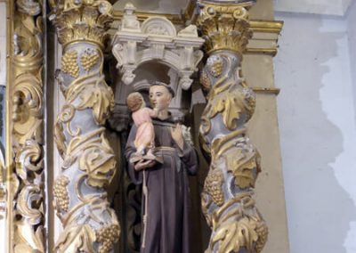 Escultura de San Vicente de Padua