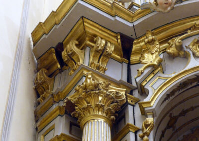 Motivos vegetales en la decoración de los retablos barrocos